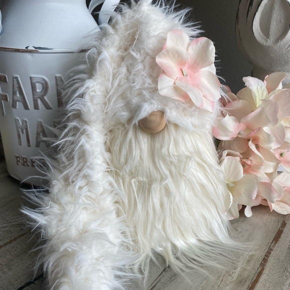 🌸Shabby Chic Flower Gnome, Spring Gnome, White Gnome, Tier Tray Decor - Picture 1 of 3